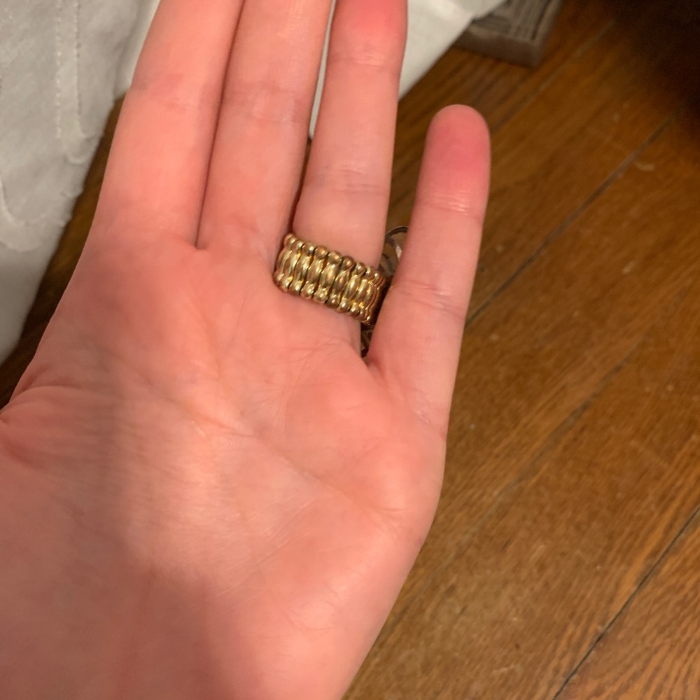 Costume Jewelry Flower Ring - Picture 2 of 2